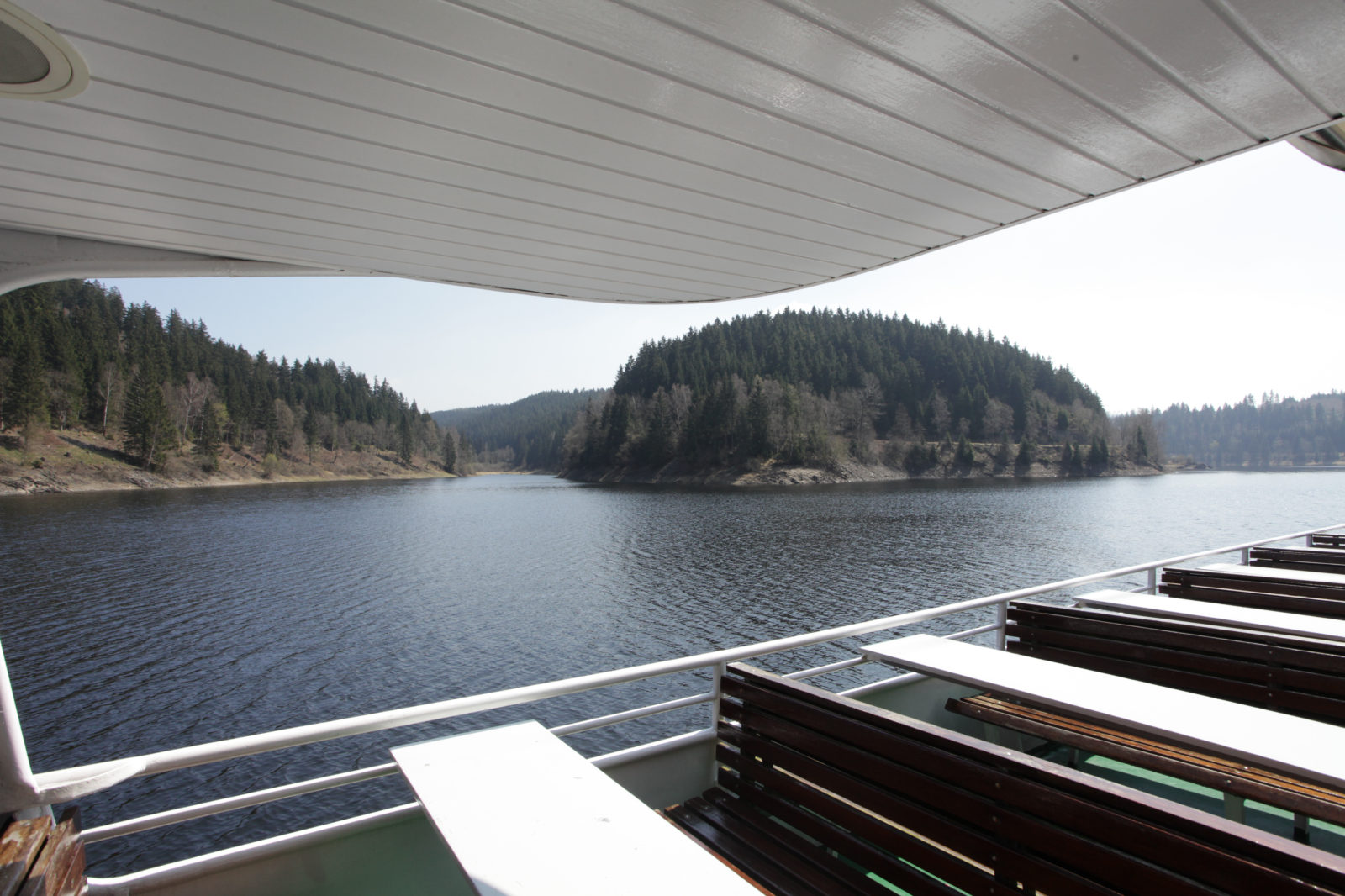 Sonnendeck mit Blick auf den See
